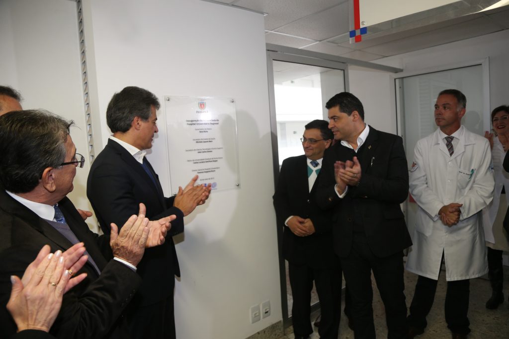 Governador Beto Richa entrega a maternidade do Hospital Universitário Regional dos Campos Gerais, que pertence ao Governo do Estado e é vinculado à Universidade Estadual de Ponta Grossa (UEPG). Participaram da solenidade de inauguração o secretário de Estado da Comunicação, Márcio Villela; o reitor da UEPG, Carlos Luciano Vargas, os prefeitos de Ivaí, Jorge Sloboda; de Castro, Reinaldo Cardoso; de Jaguariaíva, José Sloboda, e de Pirai do Sul, Valentim Milléo, e os deputados Plauto Miró e Márcio Pauliki. Ponta Grossa, 30/05/2016. Foto: Orlando Kissner/ANPr