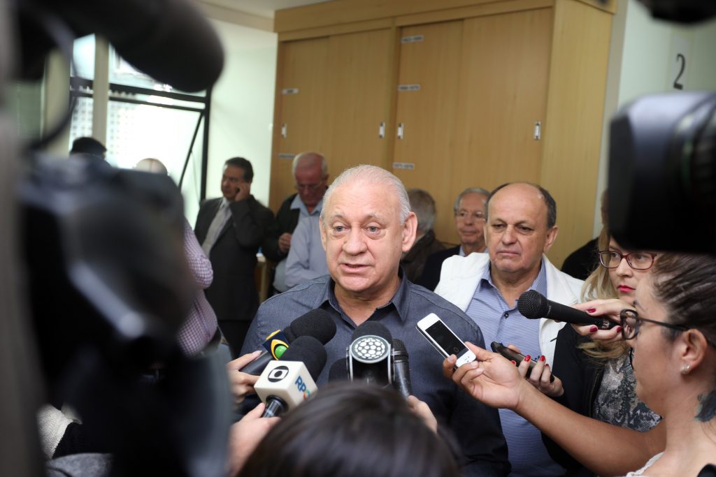 Governador em exerccio, Deputado Ademar Traiano, acompanhado pelo secretrio da sade, Michele Caputo Neto, deputado Luciano Ducci e demais autoridades, participa da abertura da campanha de combate a dengue. Maring, 13/08/2016 Foto: Orlando Kissner / ANPr