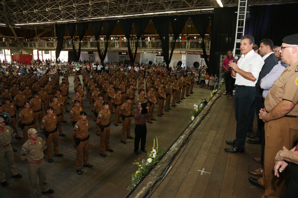 O Governador Beto Richa, participou da solenidade de formatura novos policiais militares e bombeiros, em Ponta Grossa,  campos gerais, Foto Orlando kissner,ANPR, 11/01/2017- Ponta Grossa.