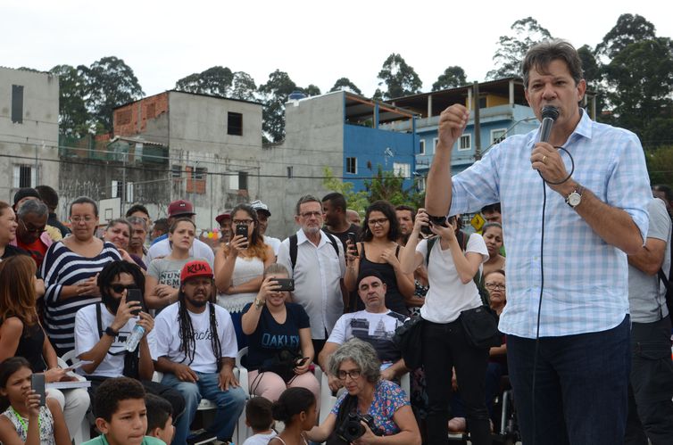 Haddad visita Cohab em SP e promete construir 500 mil casas por ano