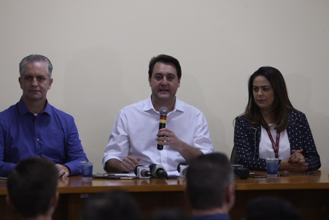 "Dia histórico para o Paraná", diz Ratinho Jr. sobre fim da aposentadoria para ex-governadores