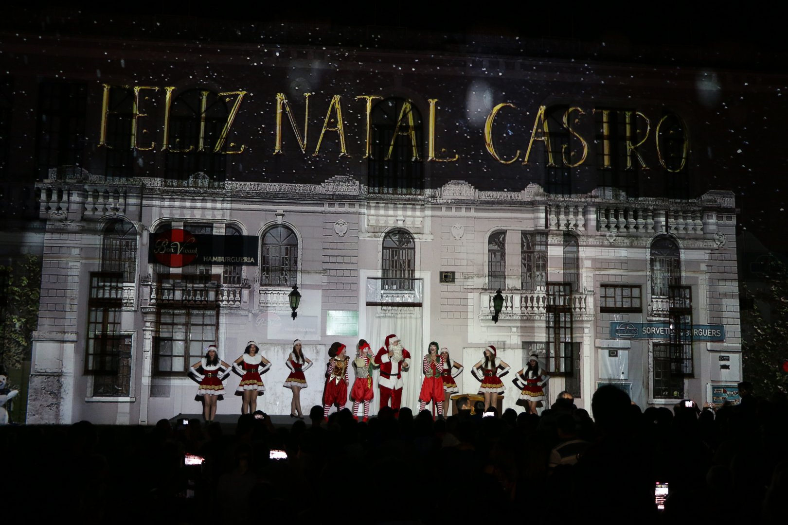 Show de luzes e o Fantástico Natal de Bento marcaram o início das comemorações em Castro