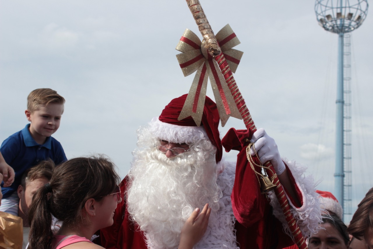 Papai Noel chega em carreata no Natal Iluminado de PG nesta quinta