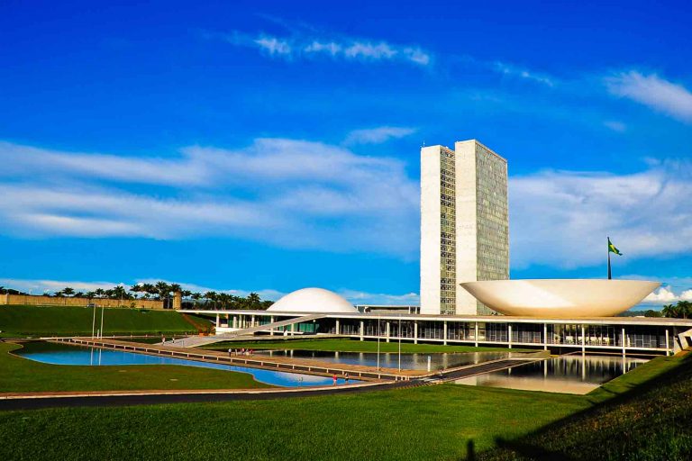 Câmara vota hoje PEC que adia eleições para novembro; confira as novas datas