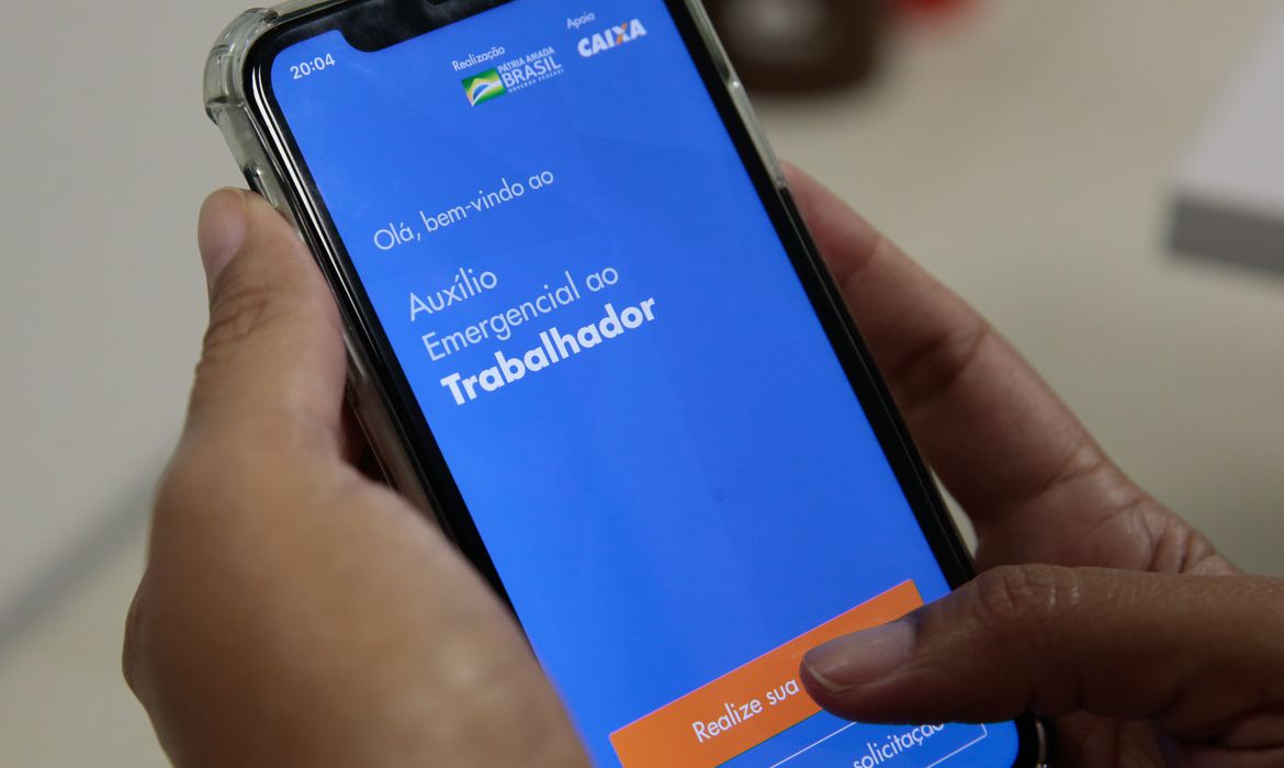 Hoje é o último dia para pedir o auxílio emergencial