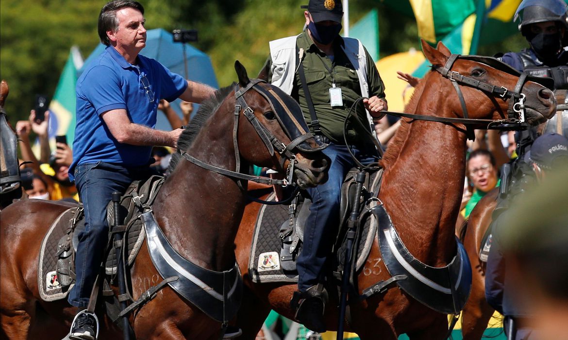 Presidente vai a ato de apoiadores em Brasília