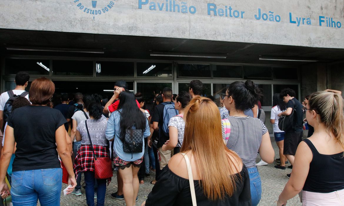 Ministério da Educação adia o Enem 2020