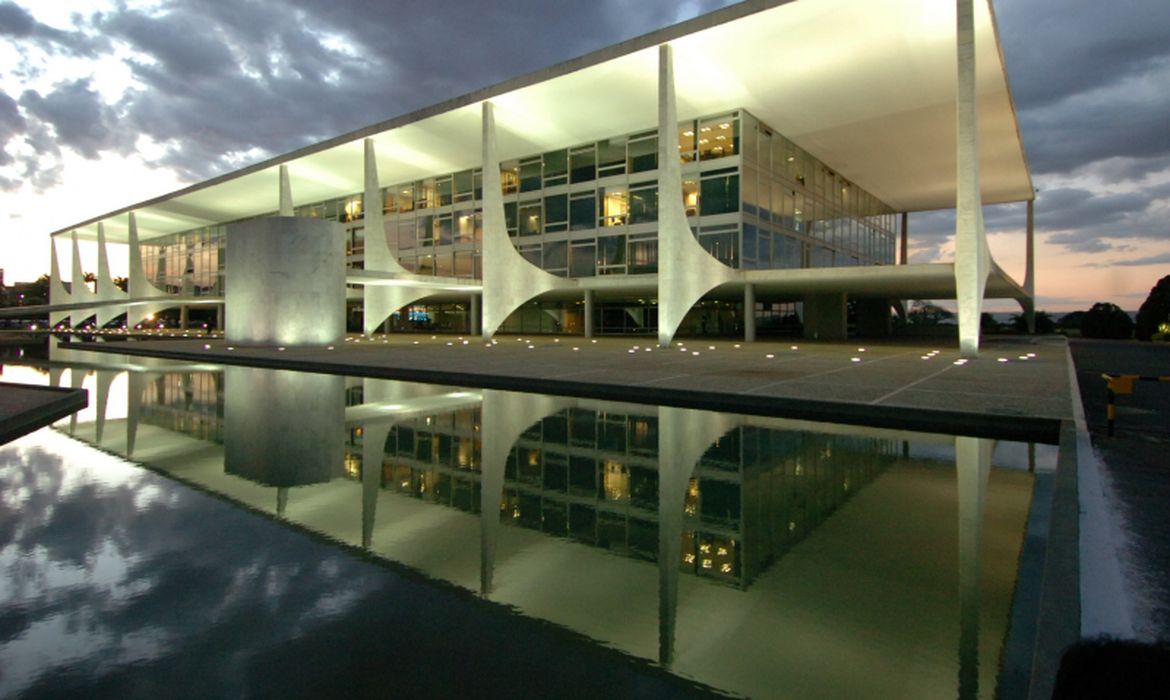 Auxílio emergencial de R$ 600 é prorrogado por mais dois meses