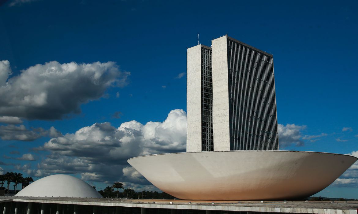 Câmara recorre ao STF para anular buscas em gabinetes de deputados