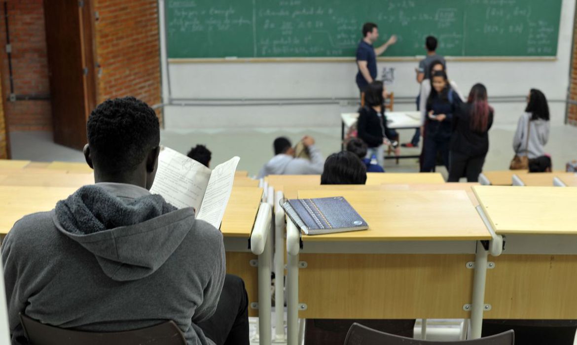 Senado aprova PEC que torna Fundeb permanente