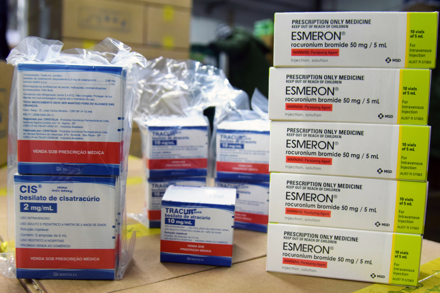 Estado recebe quase 100 mil ampolas de medicamentos para intubação