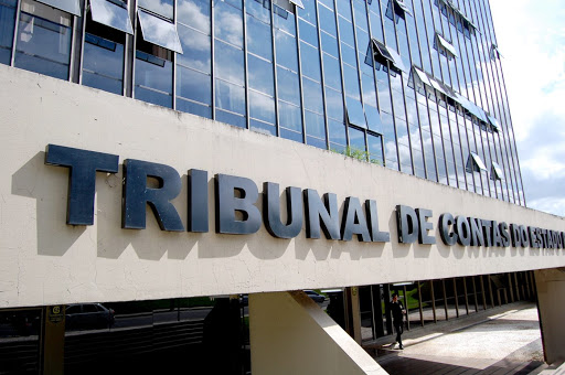 TCE-PR multa médico pelo acúmulo ilegal de 3 cargos públicos nos Campos Gerais