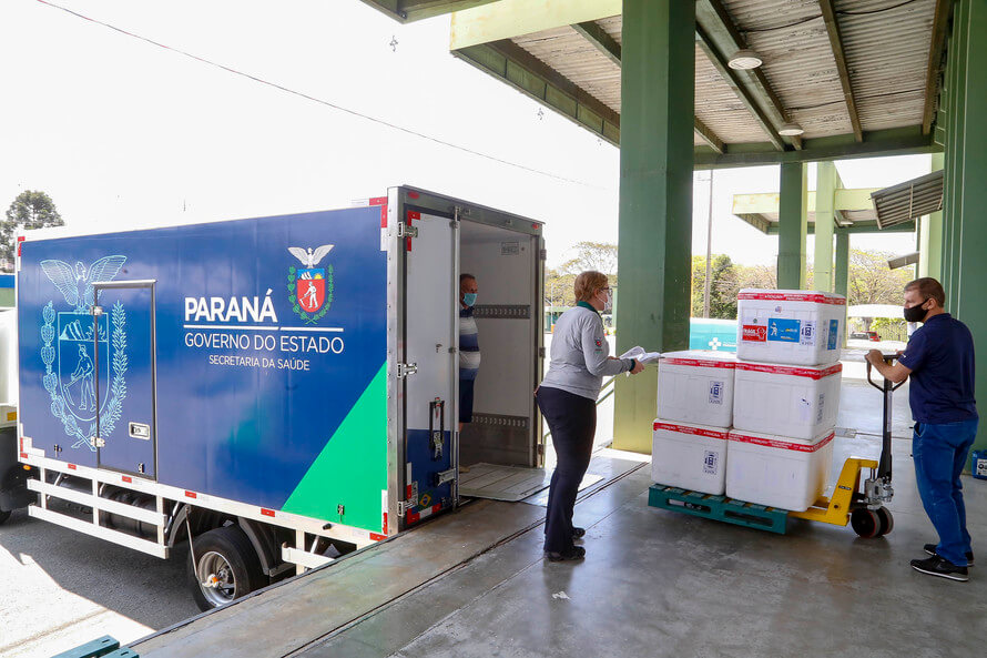 Paraná receberá mais 251,6 mil vacinas contra Covid-19 nesta terça (28)