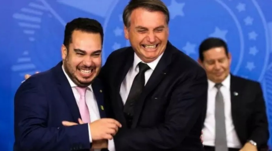 Bolsonaro deixa Aline Sleutjes no vácuo ao declarar apoio a Paulo Martins para o Senado