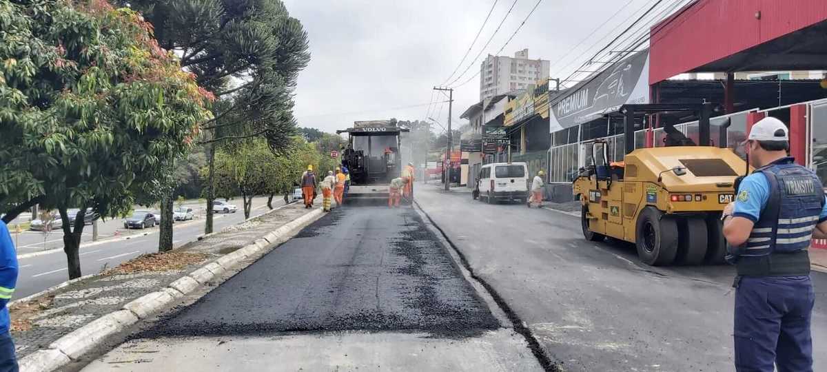 Prefeitura melhora asfalto em trecho que liga Ronda e Nova Rússia