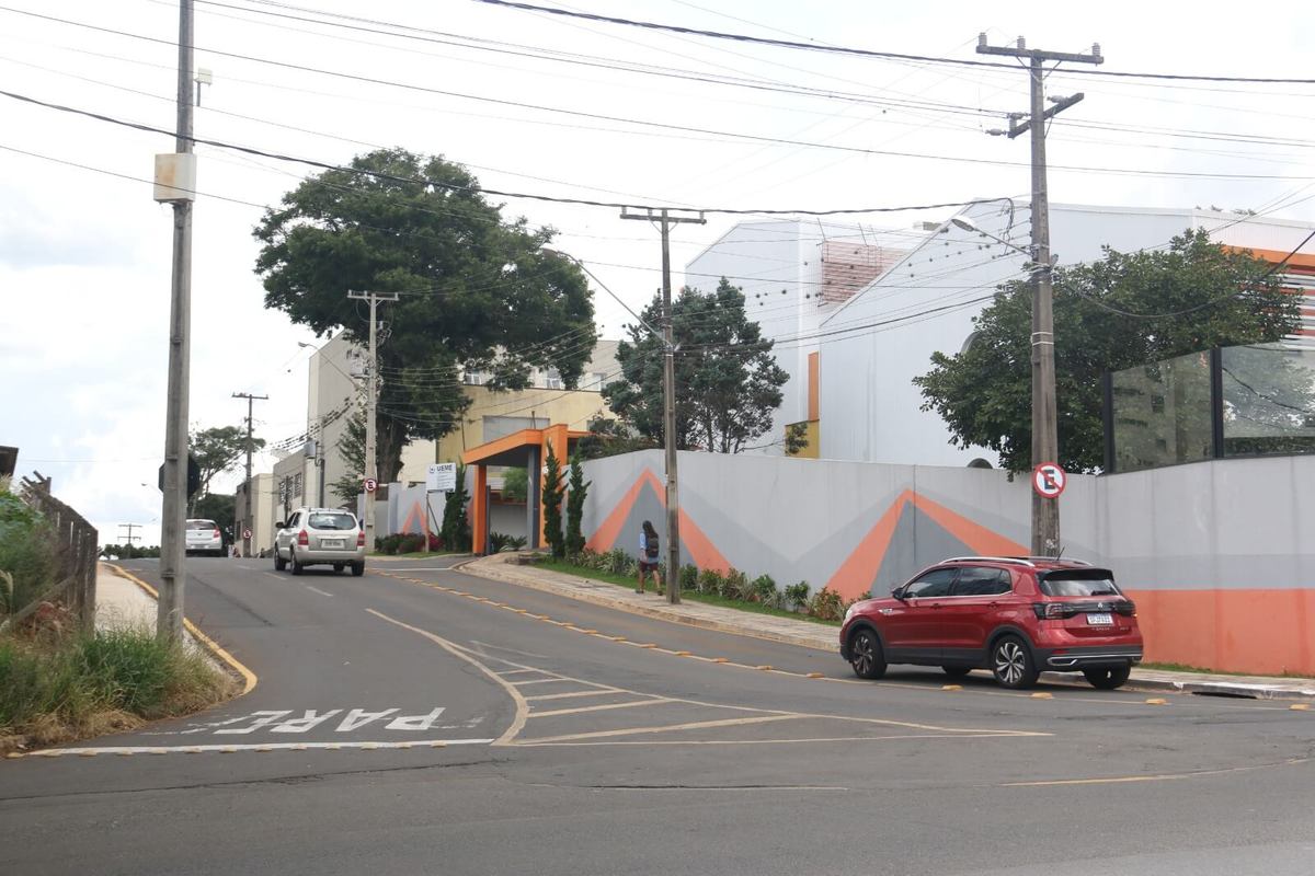 Prefeitura testa novo sentido nas ruas Saint Hilaire e Frei Veloso, em Oficinas