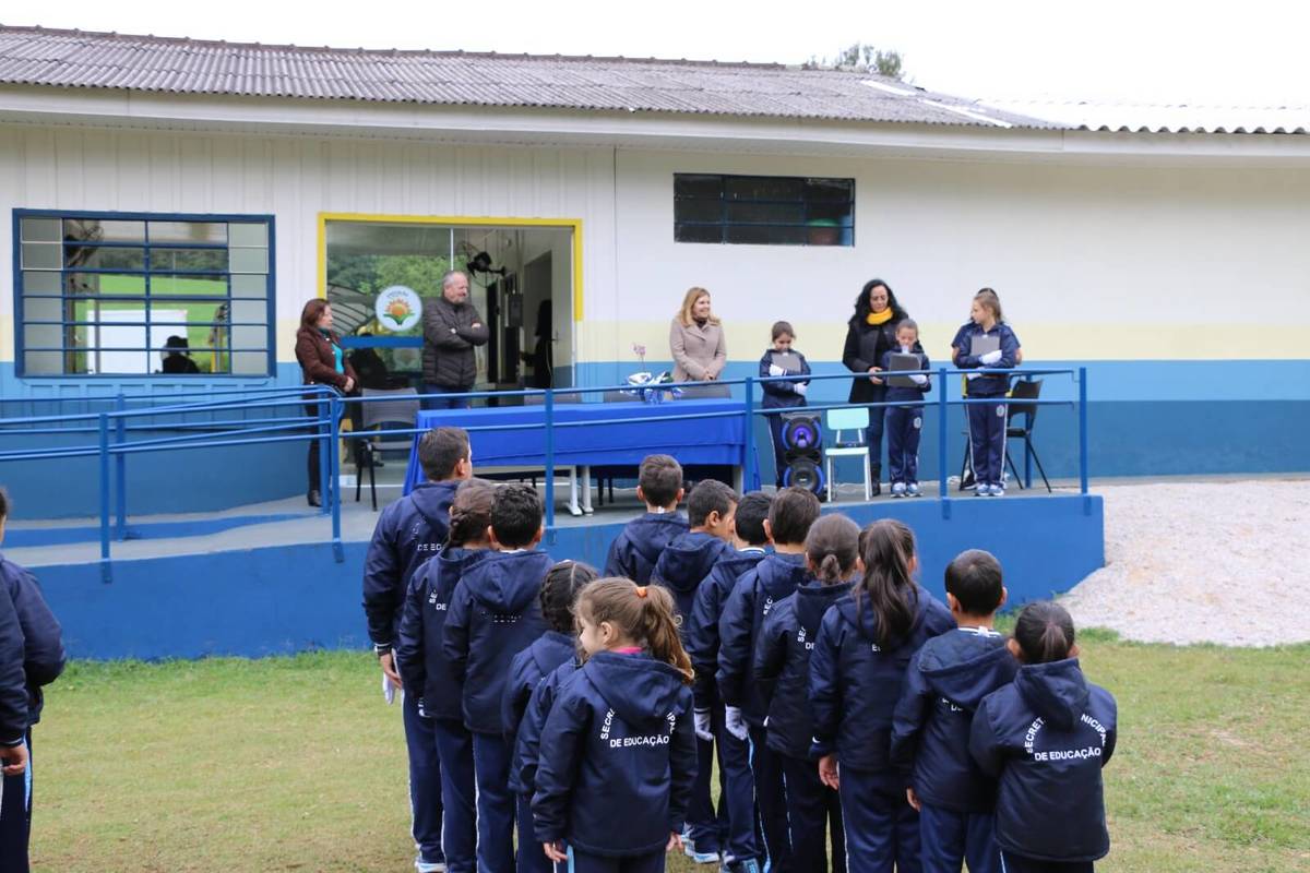 Obras de revitalização em escolas na área rural são entregues em Castro