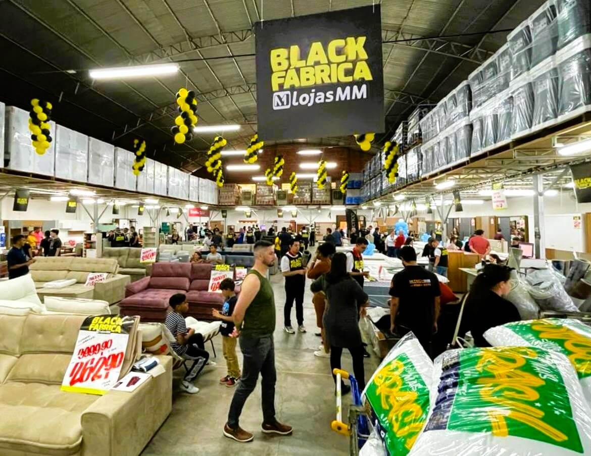 Black Fábrica da Lojas MM movimenta comércio da região