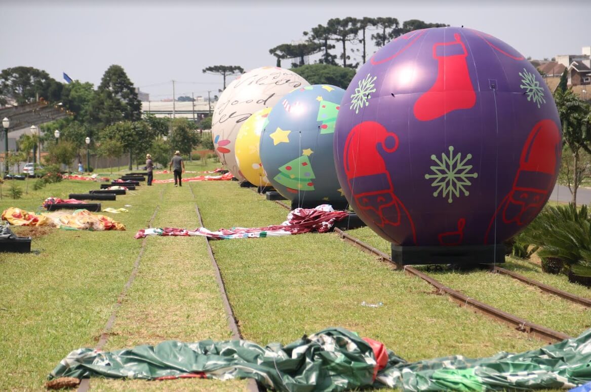 Jingle Balls: O Parque das Bolinhas Gigantes de Natal
